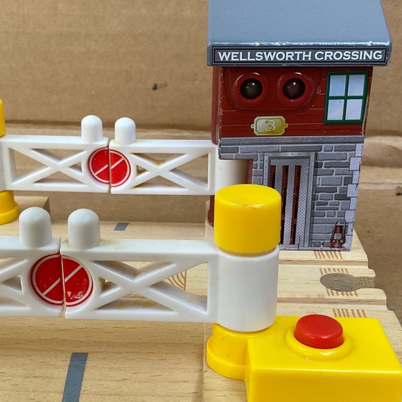 Crossing gate 🚂 Thomas & Friends 🚂 Wood train accessory - Picture 4 of 5